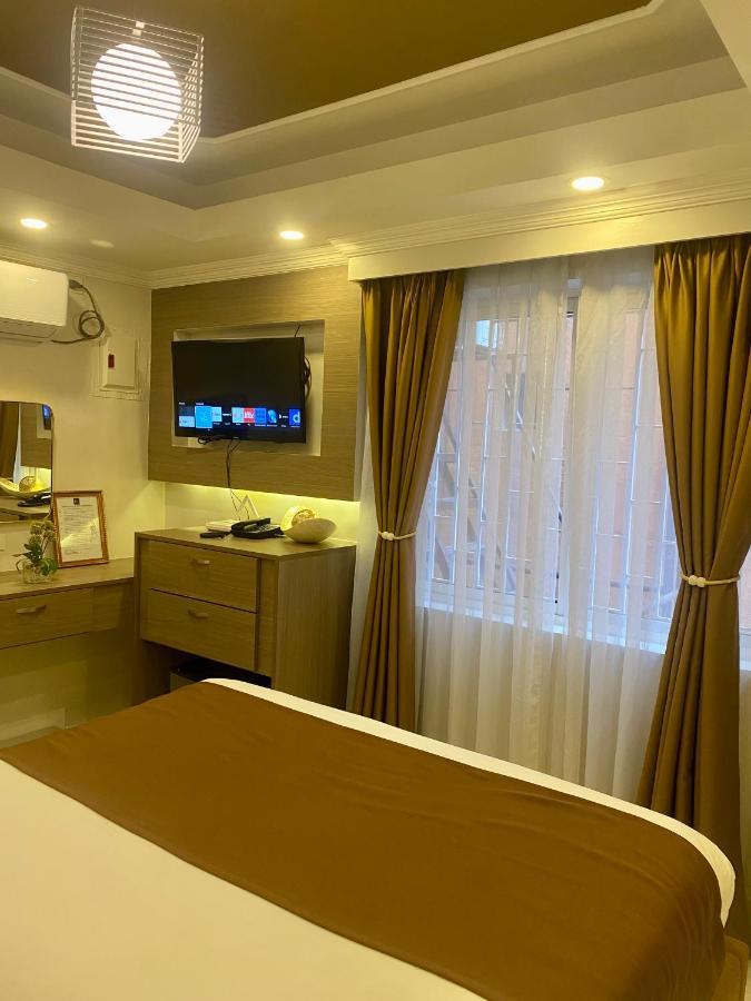 Deluxe Studio