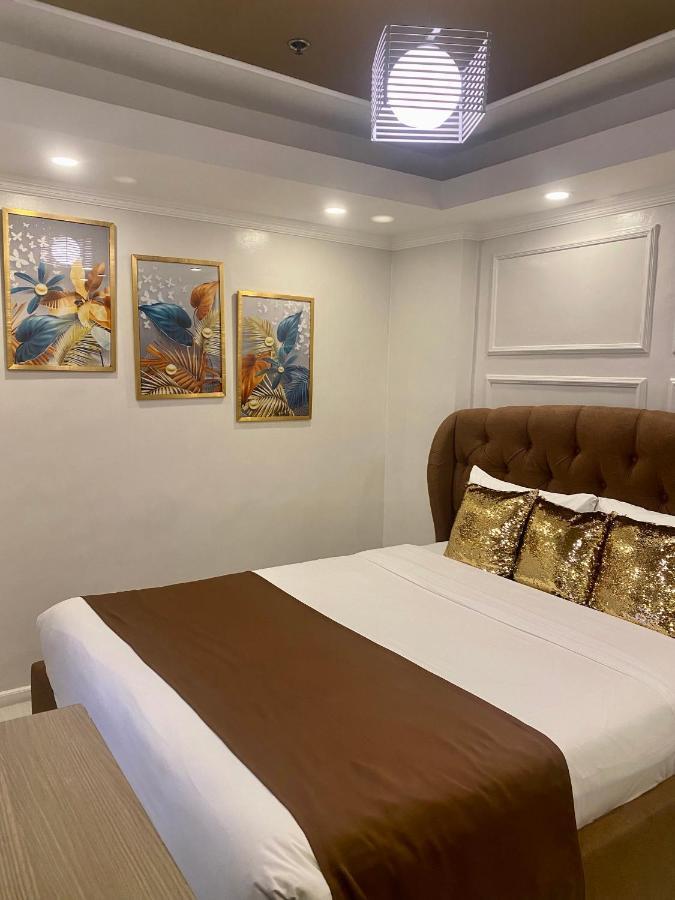 Deluxe Studio