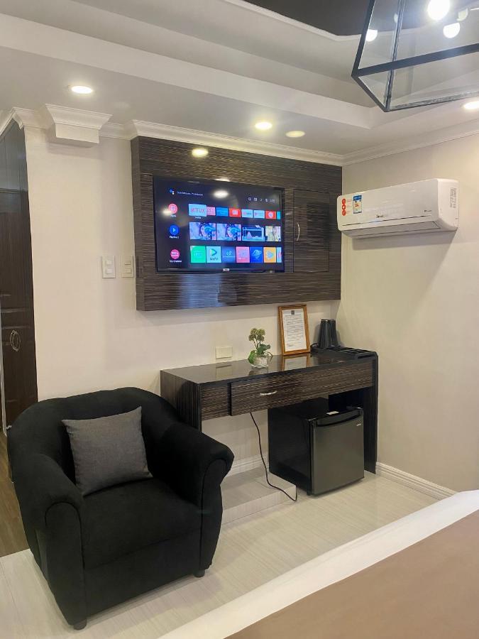 Deluxe Studio
