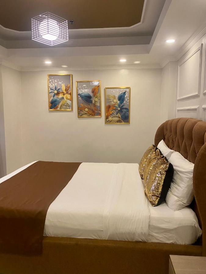 Deluxe Studio