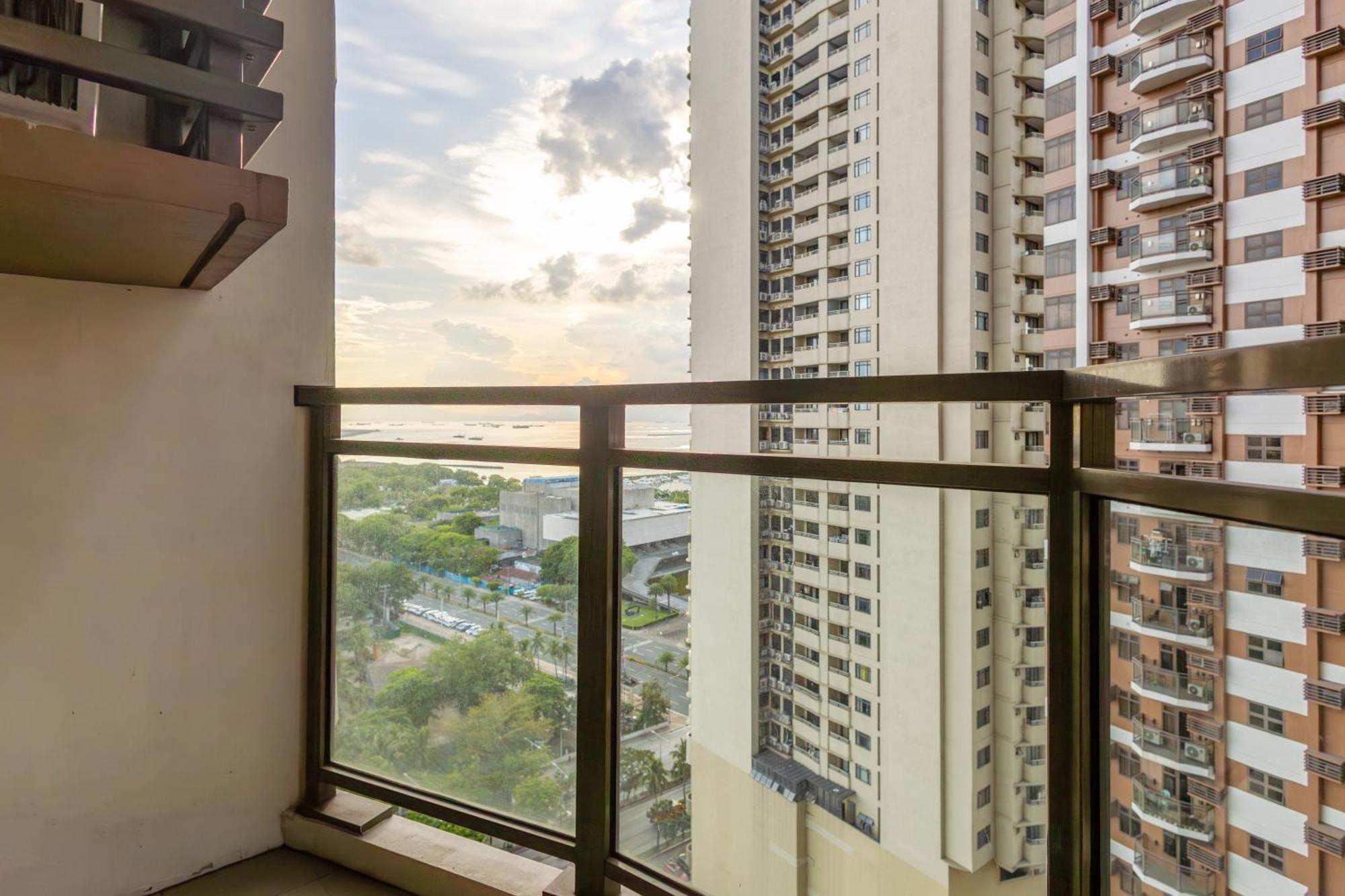 One-Bedroom Apartment Sea View Balcony