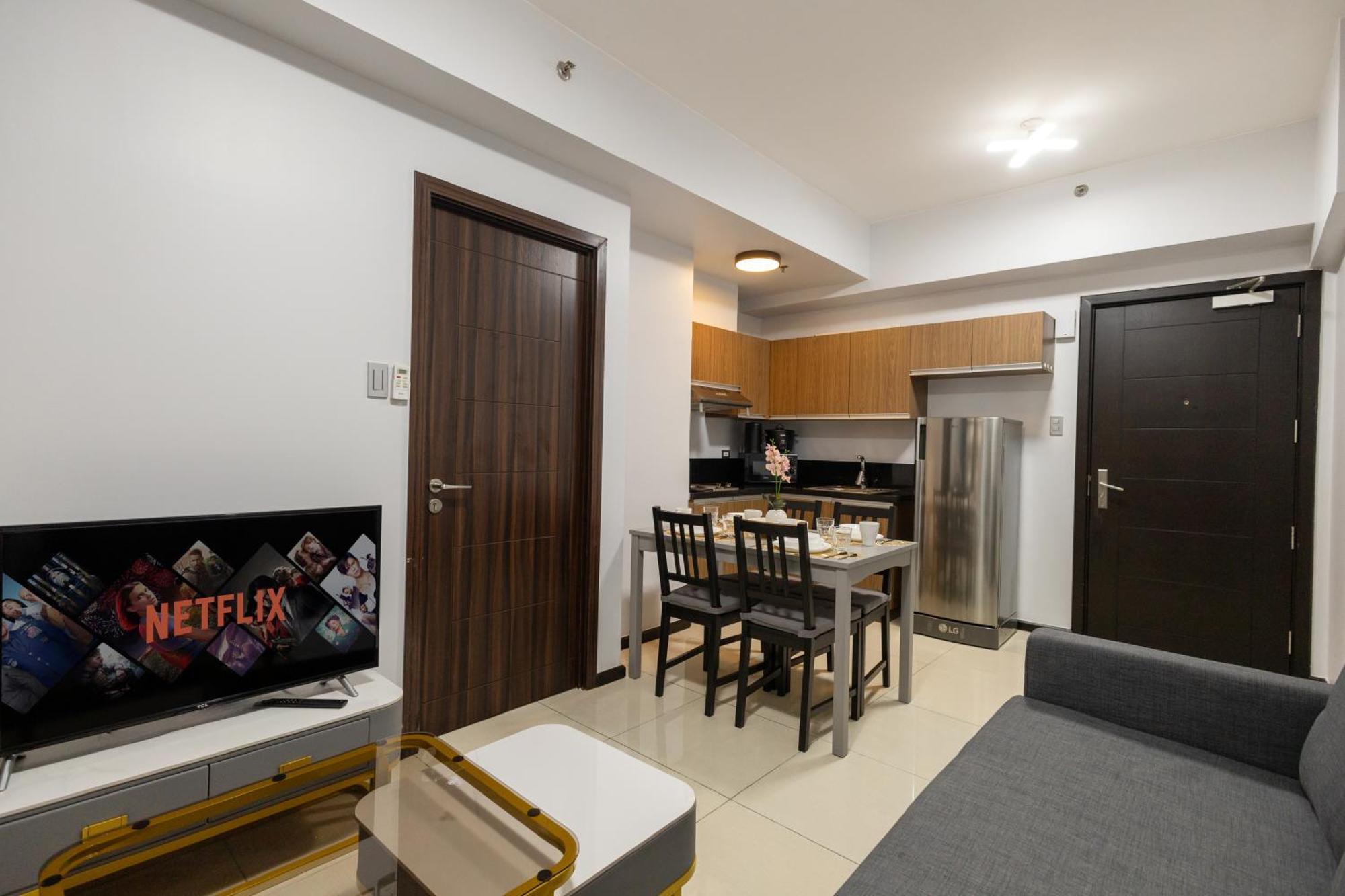 One-Bedroom Apartment Sea View Balcony